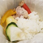 キッチン ブルー グローブ - スープは飲み干し、ご飯、お新香を加えます