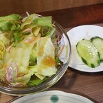 キッチン ブルー グローブ - サラダ、お新香のアップ