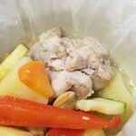 キッチン ブルー グローブ - 鶏肉はデカイです！