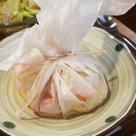 キッチン ブルー グローブ - 鶏もも肉とあさりのカルトッチョ　アレンテージョ風のアップ