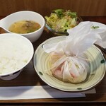 キッチン ブルー グローブ - 鶏もも肉とあさりのカルトッチョ　アレンテージョ風
