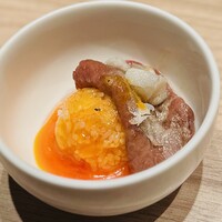焼肉うしごろ 横浜店 - ザブトンのすき焼き トリュフ添え　肩ロース