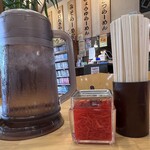 ラーメン縁屋 - テーブルセット２