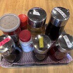 ラーメン縁屋 - テーブルセット１