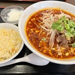 Shokushoku Seito - 四川牛肉刀削麺