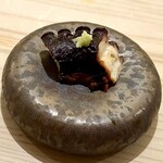 鮨 なんば - ❷煮蛸～お酒と水だけで煮た佐島の蛸。こんなにも柔らかく旨味が凝縮した味わいが出るのか驚き。雑味がなく旨味のみ本当に絶品である。