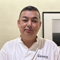 鮨 なんば 日比谷 - ご主人難波さんの和かな笑顔に、ふっと心穏やか気持ちになる