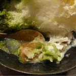 ちもと - 食べ進めて行くと中からは和菓子が