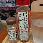 Kicchin Asunaro - お盆に七味とニンニク胡椒が乗ってました。