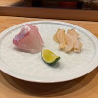 鮨 十兵衛 - ②石川県輪島産あらと福井県越前町産バイ貝のお造り