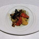 食酒・寅寅 - 鳳尾魚與大蒜時令蔬菜炒