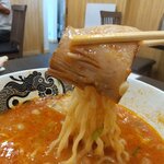 食堂 はせ川 - 麺と一緒にチャーシュー　旨し