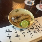 たでの葉 - 鮎の塩焼き(熊本県) 下にある肝醤油で。