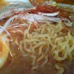 誠 - 辛みそラーメン、麺アップ