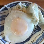 睦 - 目玉焼きと餃子