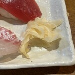 Rokusen - 美味しいお寿司屋さんは、ガリも美味しい。辛すぎないから食べやすい。