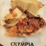 ギリシャ料理&バー OLYMPIA - ムサカ取り分け