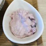 かき氷店 小桃 - トッピングにダークチェリーのチーズクリーム