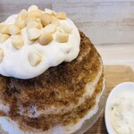 かき氷店 小桃 - カフェモカマカダミア　1700円　➕ラムレーズンチーズクリーム200円