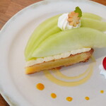 ハナツムリ - 【2023.07】メロンのタルト(税込682円)