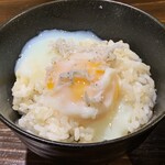 かふぇ　坩堝 - 五分づきご飯に温玉としらすをトッピング