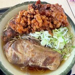 丸政そば - コラチャーに山賊揚げを入れる