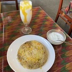 インド料理 レッドローズ - マトンビリヤニ（マンゴーラッシー）