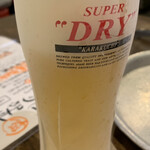 ホルモン肉問屋 小川商店 - まずはキンキンに冷えたスーパードライ生で乾杯