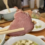 ユナイテッド ヌードル アメノオト - つけ汁の中のチャーシュー