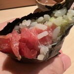 こま田 - 手巻きの中身はこんな感じ。沢庵もネギも不要です