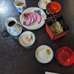 由屋 - 由屋といえばいりこ出汁のつゆにカラシ。