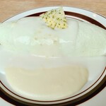 キッチン 大宮 - 「ホワイトたまご」を使用した
            純白のオムライス