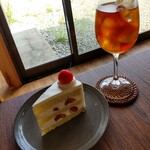 Nichinichi Kashiten - 紅秀峰のショートケーキ＆アイスティ