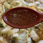 彩華ラーメン  - スープ