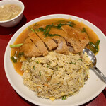 中華菜館 紅宝石 - 激辛麻婆とんかつチャーハン(辛さ控えめ) ¥990