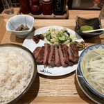 牛たん炭焼き 利久 仙台駅店 - 