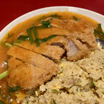 中華菜館 紅宝石 - 激辛麻婆とんかつチャーハン(辛さ控えめ) ¥990