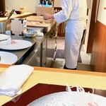 和亭・瀧野川 - 目の前で調理してくれ
      お店の良さが伝わる距離感