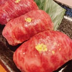下町の焼肉屋 深川 壱番亭 - 炙り和牛寿司4貫セット　980円