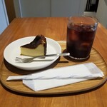 mill - 本日のアイスコーヒー ＋ バスクチーズケーキ