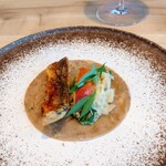 ACiD brianza - 鮎のフリットガレットたでの葉きゅうり発酵キャベツ内蔵骨のソース。まるっと包んでいただきました。合わせていただいてベストマッチングって気づいたらいつもそうしています(^^)美味しかった～