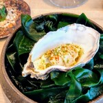 ACiD brianza - 牡蠣エスニック風味ラズベリーのオイル。美味しいんだけどこれってフレンチなのか和食っぽいのかとか考えてみるけど、イノベだから児玉シェフ流ってことで(笑)美味しかったからいいかな(^^)