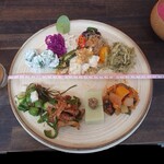 Wakana Tsumi - 玄米雑穀ごはん側面　お皿の直径27cm