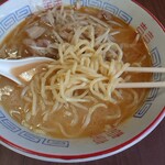 Kisen - 味噌ラーメン　650円　麺アップ