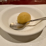 狐狸庵 - ★口直しのジェラート
      今回は桃のジェラートでした。