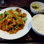中国料理 西安刀削麺 - 「豚肉・キクラゲと玉子の炒め」全景