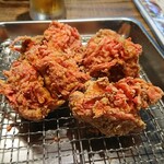 Maruyo Shouten - 紅から 唐揚げ粉に紅生姜をまぶして揚げた丸与商店オリジナル！かなりオススメ