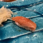 うを徳 - 琵琶マスのにぎり