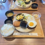 Katamariniku Ishi Gamayaki Niku Zuki Cchin Kita Uchi - ハンバーグ&コロッケ　目玉焼き追加