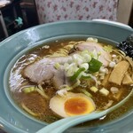 龍昇ラーメン - 豚骨醤油ラーメン(700円)+中盛り(100円増し)